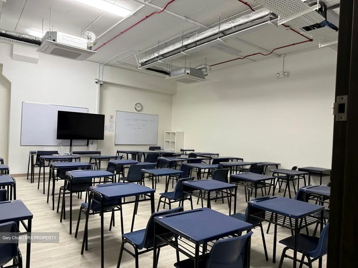 Tampines Street 92 (D18), Office #558057261